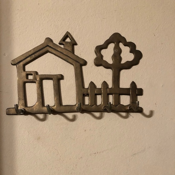 8894 Brass Key Holder House Tree Picket Fence 5 Key Holder Vintage Wall Mount - Picture 1 of 8